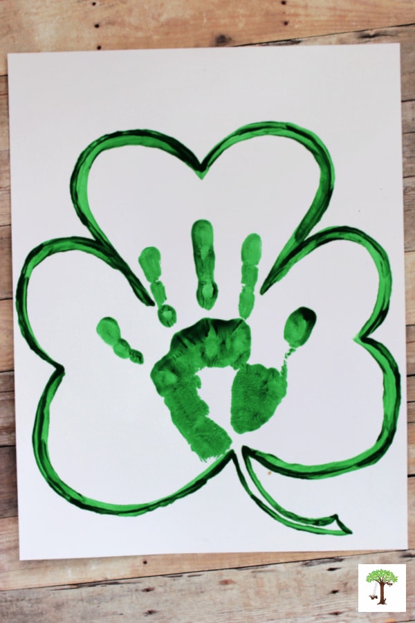 Shamrock handprint art St Patrick's Day Craft project for toddlers, preschoolers, and kindergarteners