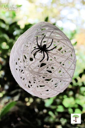 Spider egg sac DIY Halloween decor