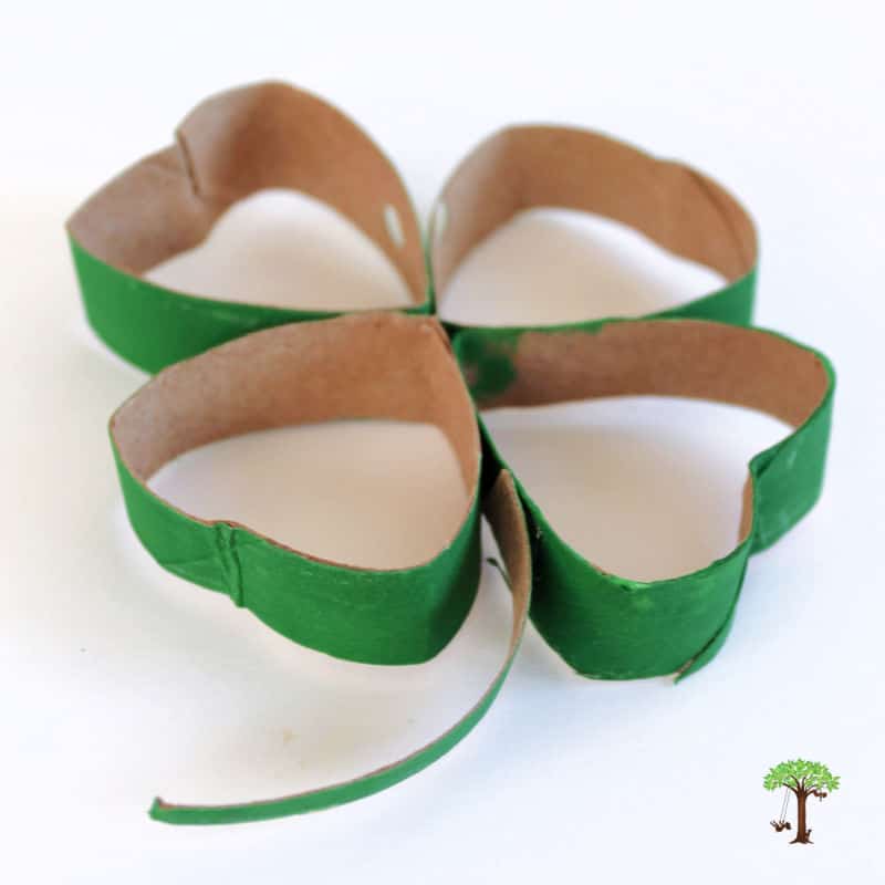 How to make a toilet paper roll lucky four leaf clover craft for Saint Patrick's Day
